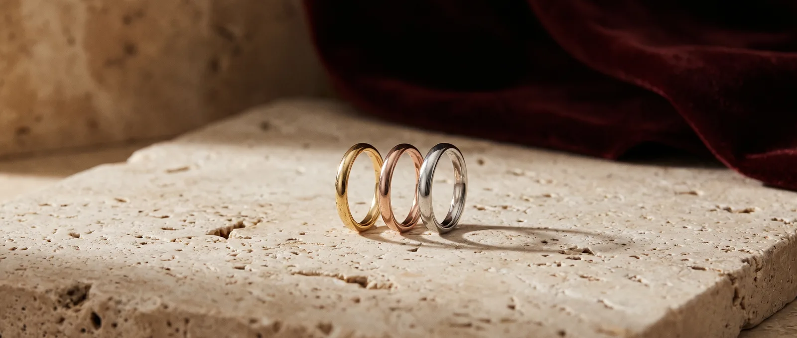 Plain rings in yellow gold, rose gold and platinum side by side